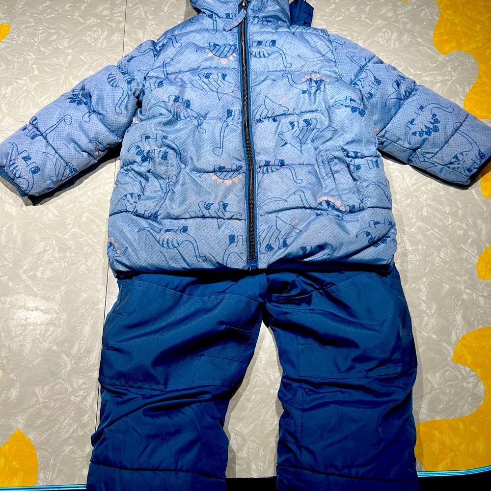 Snow jacket and matching snow pants